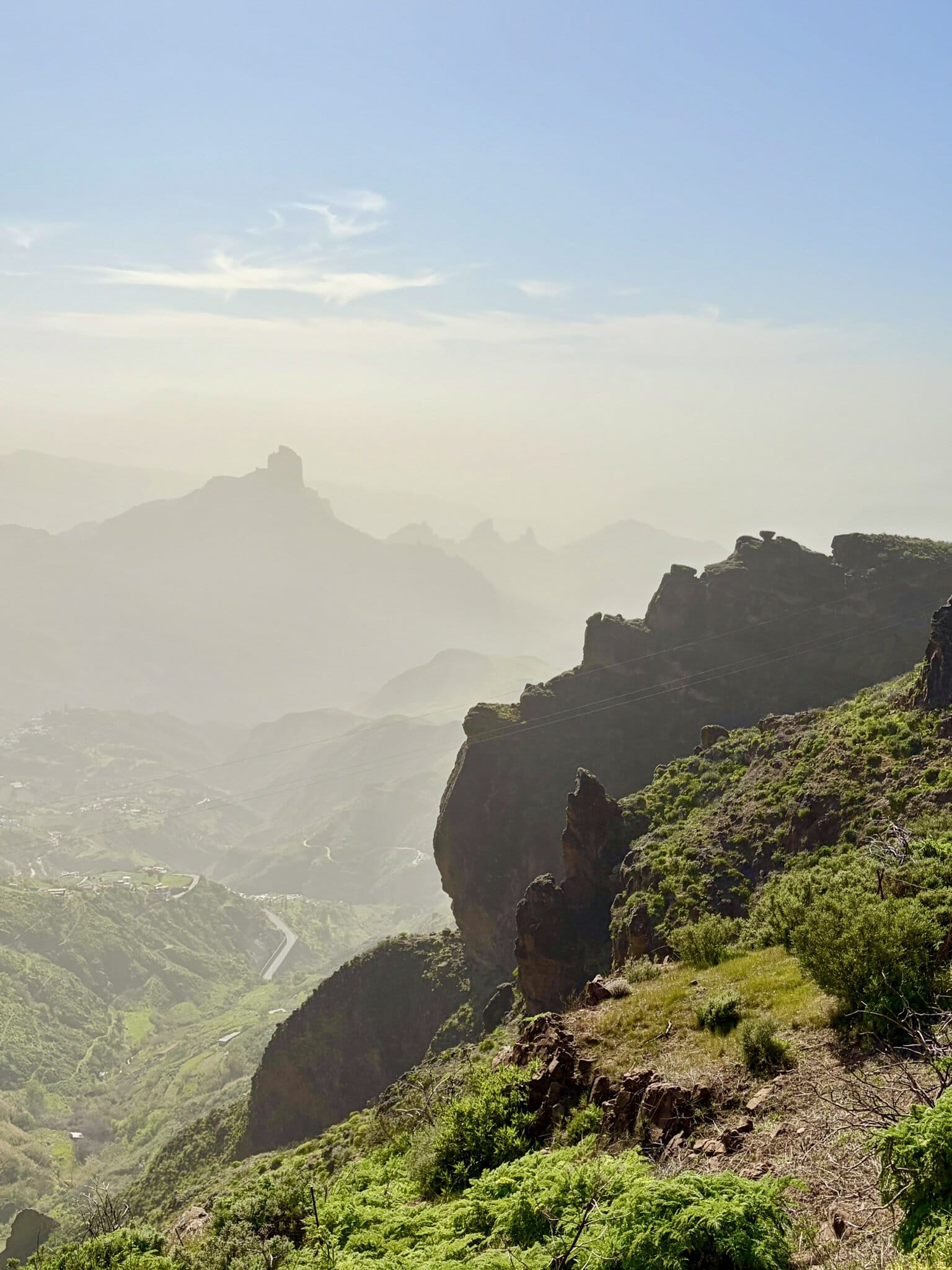 spanien-kanaren-grüne-berglanschaft-gran-canaria-reiseblog-wanderurlaub