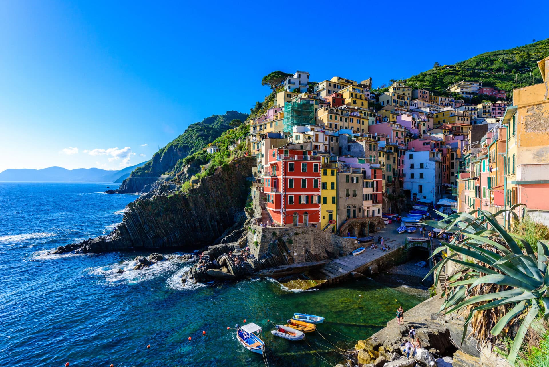 urlaub-planen-explora-journeys-luxus-kreuzfahrt-explora-deluxe-reise-cinque-terre