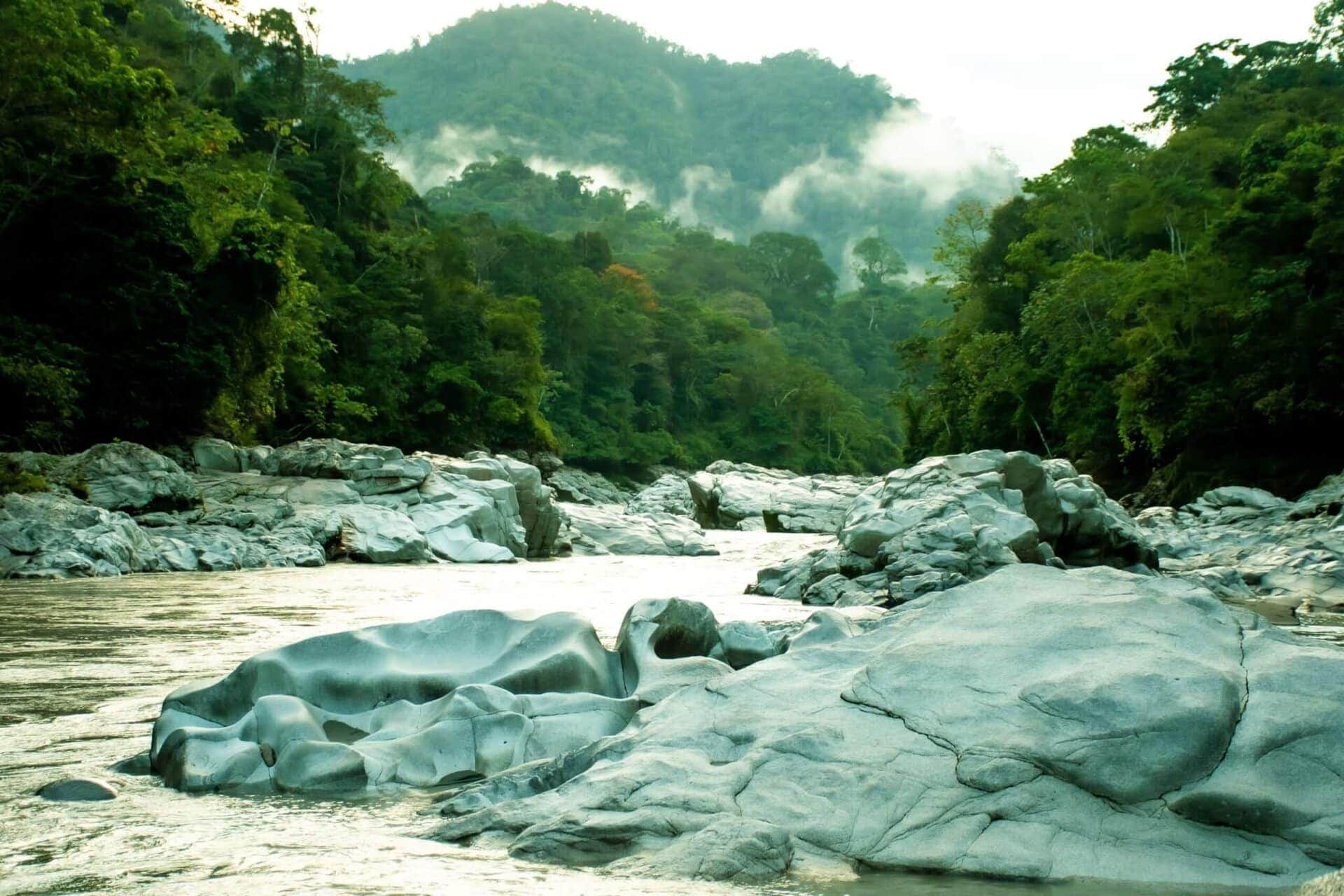 Rafting im Regenwald während der Ecuador Rundreise