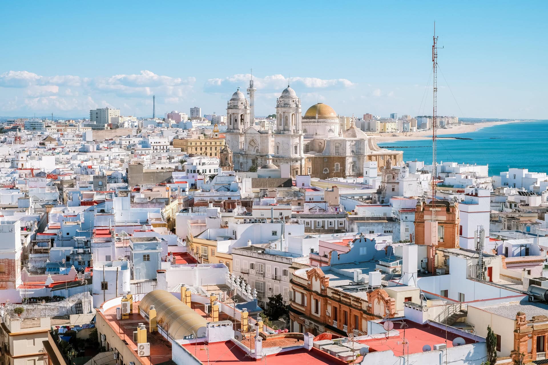 Altstadt und Kathedrale von Cádiz aus der Luft – Sea Cloud Cruises