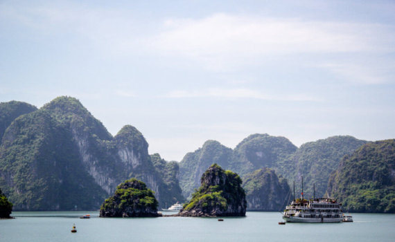 reiseberatung-Halong-individual-urlaub-rundreise-massgeschneidert- reise-planen-vietnam