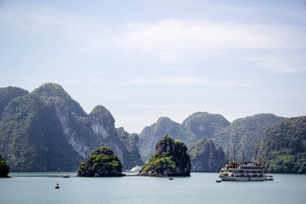 reiseberatung-Halong-individual-urlaub-rundreise-massgeschneidert- reise-planen-vietnam