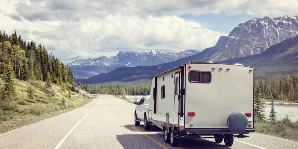 wohnwagen-buchen-Mietwagen-plane-deinen-urlaub-reiseleistungen