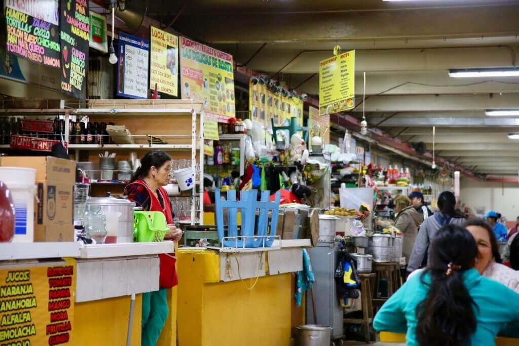 Leben-cuenca-ecuador-qenca-mercado-centraler-markt-sightseeing-stadtbesichtigung-essenspause-essenpause-zentrum