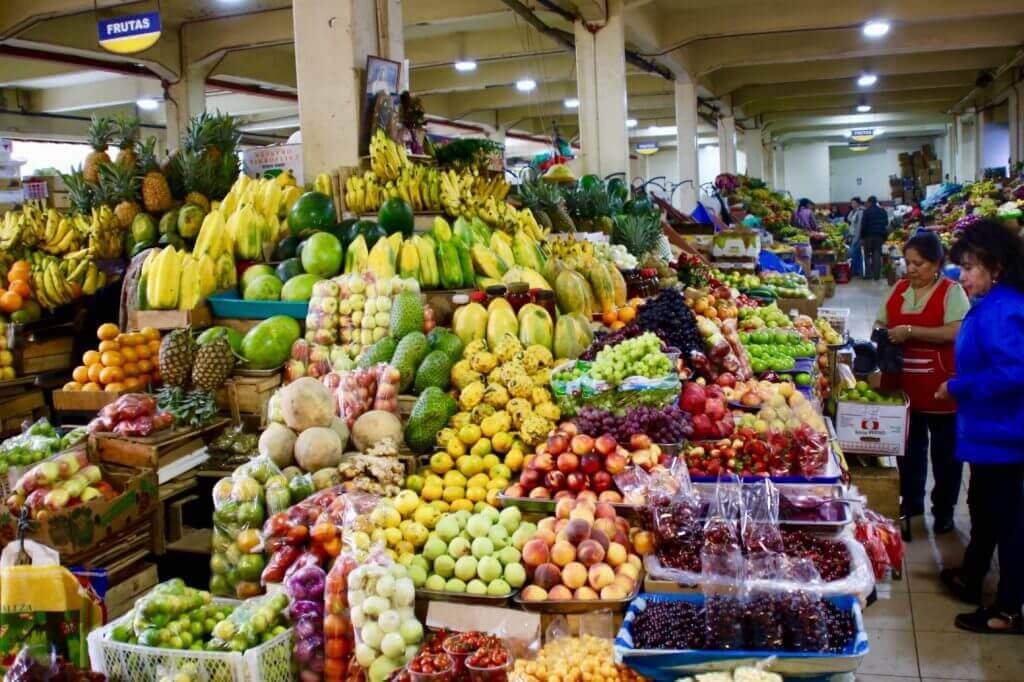 früchte-cuenca-mercado-supermarkt-zentrum-fotohotspot-land-und-leute-fotoreise-hiking-mittagspause