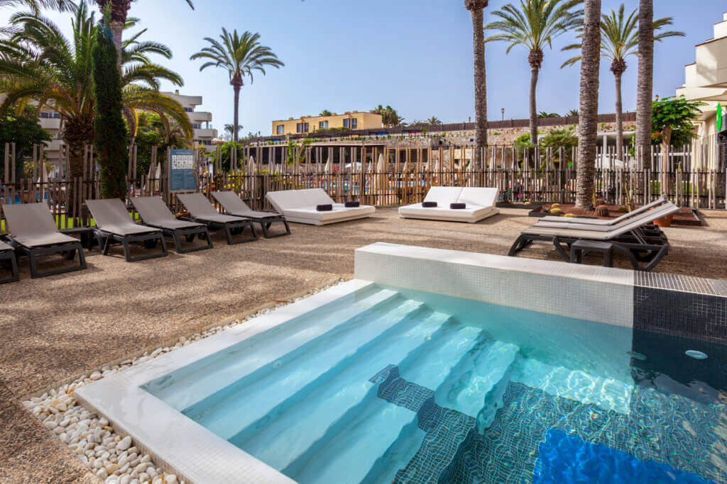 fuerteventura-hotel-fuer-erwachsene-reise-kanarische-inseln-luxushotel-barcelo-corralejo-bay fuerteventura-hotel-fuer-erwachsene-reise-kanarische-inseln-luxushotel-barcelo-corralejo-bay