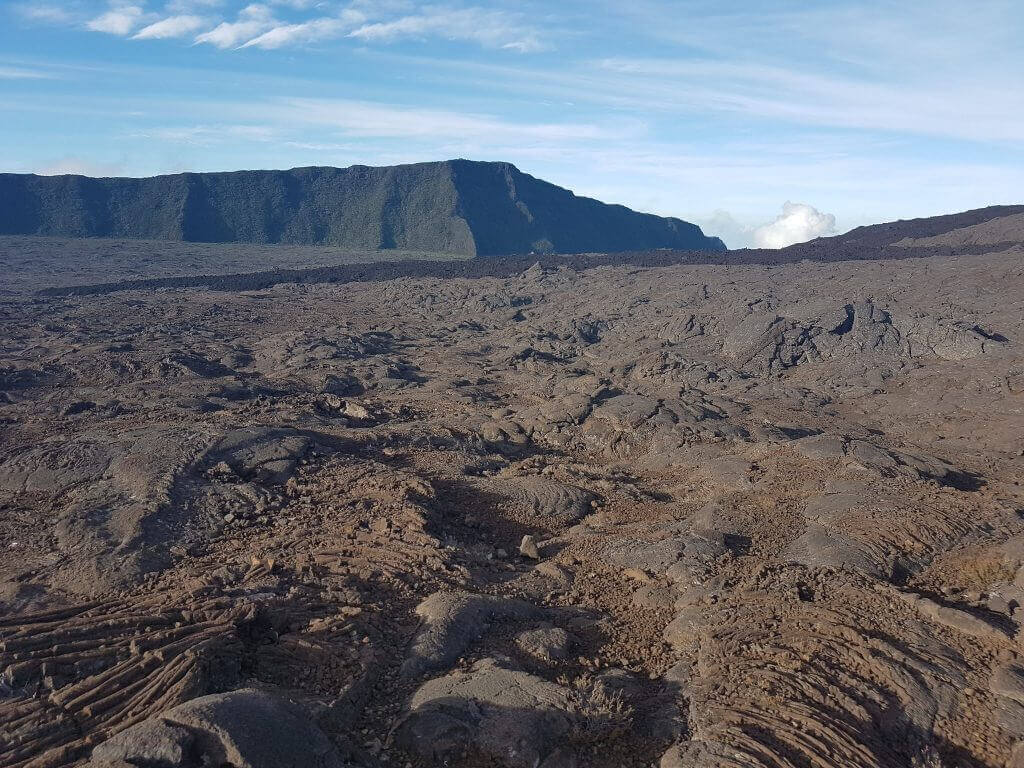 wanderreise-la-reunion-aktiv-bergsteigen-naturschauspiel-geplante-rundreise-indischer-ozean-Plaine des Sables-mondlandschaft