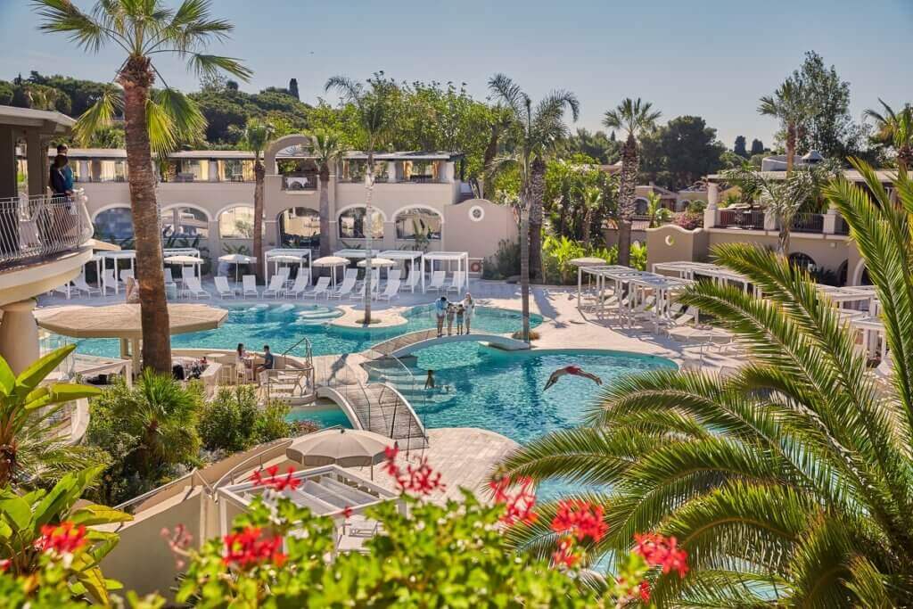 italien-sardinien-luxus-familienurlaub-familien-hotel-hochpreislich-reise-planen italien-familien-luxus-urlaub-sardinien-luxus-familienurlaub-familien-hotel-hochpreislich-reise-planen