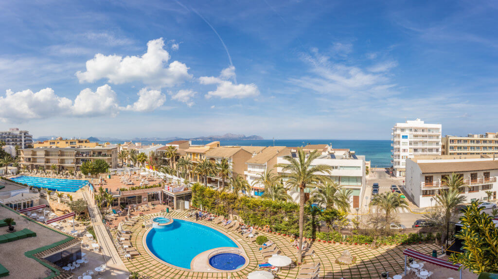 triathlon-trainingslager-mallorca-triathlon-trainingscamp-schwimmen-und-radfahren-FerrerJaneiro_Piscina (2)
