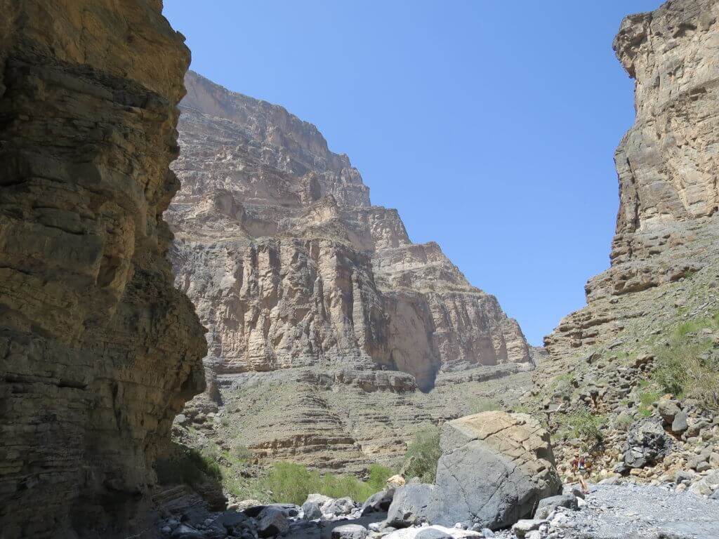 rundreise-oman-mietwagen-gefuehrte-reise-planen-orient-aktiv-urlaub-reiseplaner-Snake-Canyon