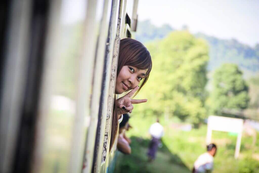 zugfahrt-mandalay-myanmar-buchen-reise-individuell-rundreise-planen zugfahrt-mandalay-rundreise-myanmar-individuell-buchen-reise-individuell-rundreise-planen