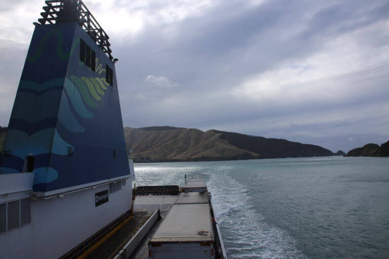 neuseeland-fjord-fähre-reiseblog-roadtrip-nord-süd-verbindung-wasserweg-sicher-reisen