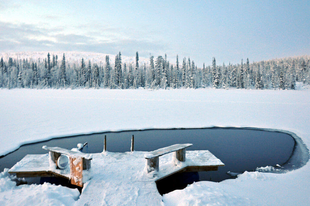 lappland-hundeschlitten-tour-reise-buchen-winter-finnland-schneemobil