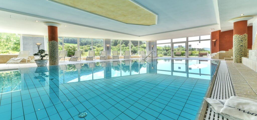 familien-hotel-suedtirol-reise-torgglerhof-sommerurlaub-pool-oesterreich familien-urlaub-suedtirol-reise-torgglerhof-sommerurlaub-pool-oesterreich