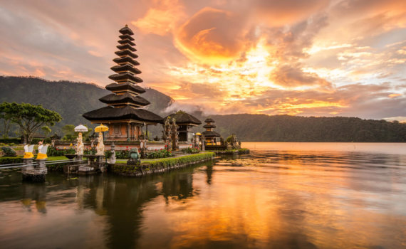 wellnessurlaub-bali-reise-individuell-tempelanlagen-geniessen-indonesien-fernreise-asien-planen