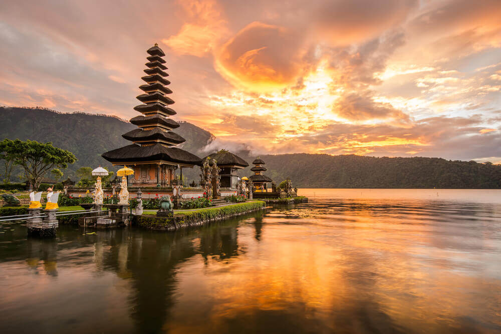 wellnessurlaub-bali-reise-individuell-tempelanlagen-geniessen-indonesien-fernreise-asien-planen