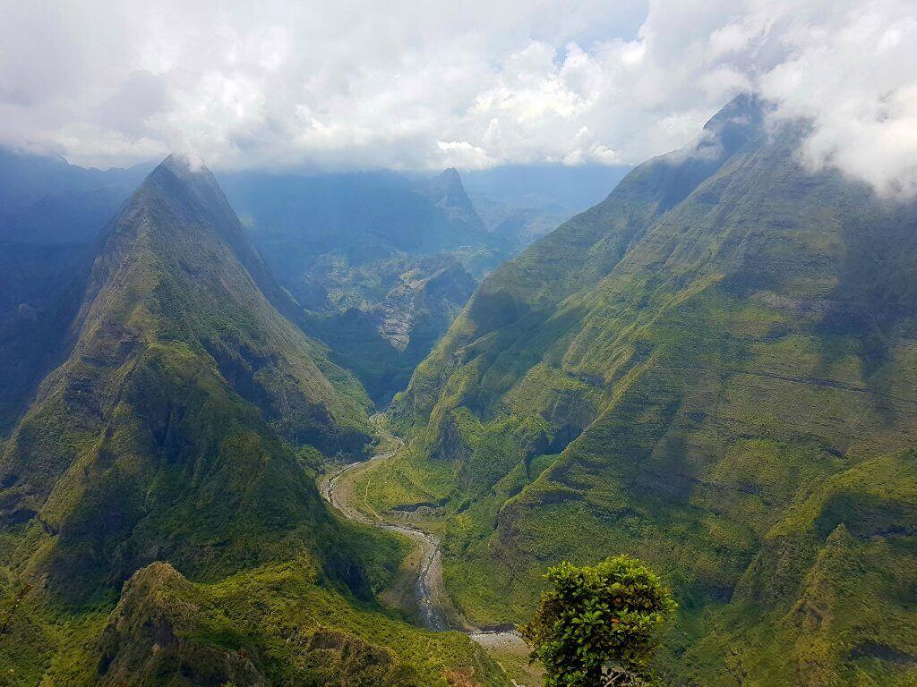 urlaub-la-reunion-und-seychellen-wanderreise-aktiv-unterwegs-indischer-ozean-individuelle-rundreise-cap-noir-mafate-talkessel