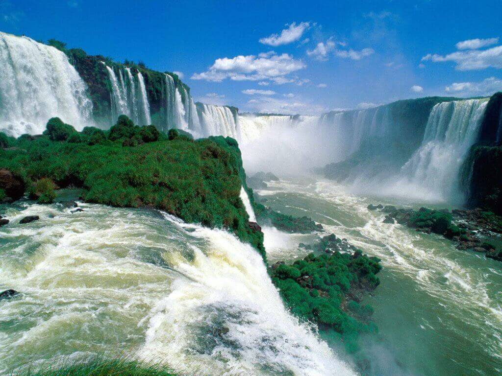 reise-planen-luxus-wasserfall-iguazu-naturschauspiel-suedamerika-aktivreise-individuelle-rundreise-planen