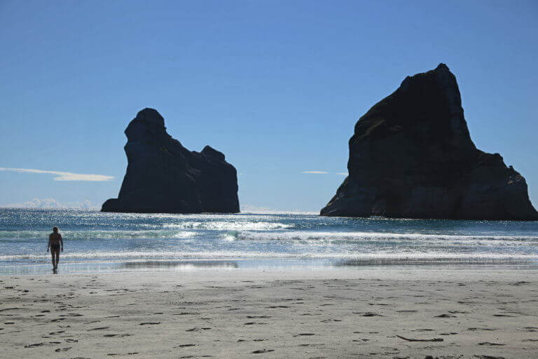 wharariki-beach-postcard-pic-foto-urlaub-reise-reisebüro-sicher-reisen-wandern-hikingurlaub-heidi-thalmeier