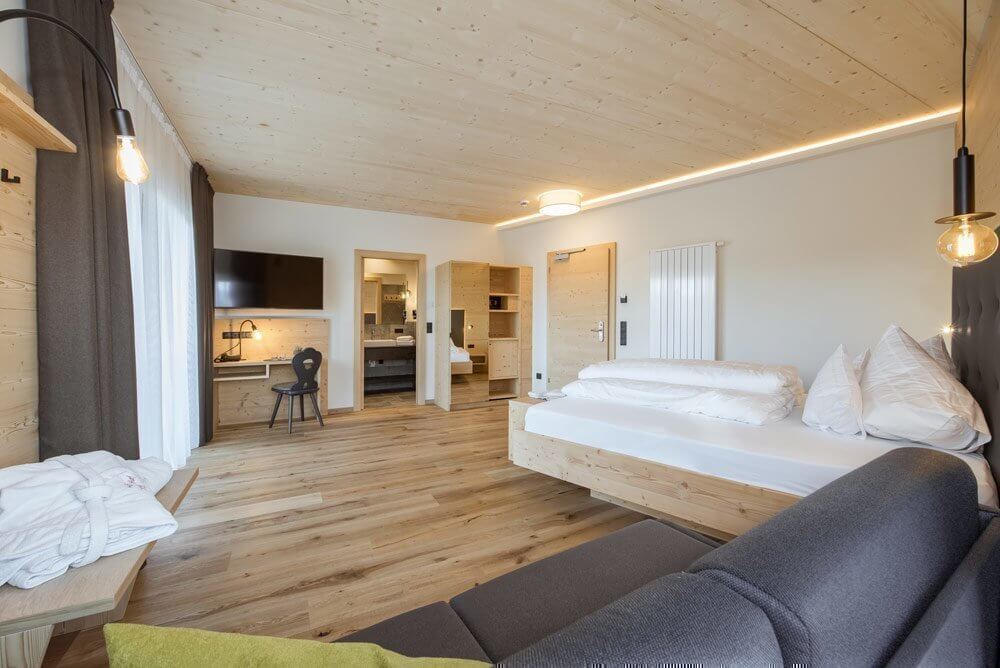 reise-buchen-zimmer-hotel-torgglerhof-familienurlaub-suedtirol reise-buchen-zimmer-hotel-torgglerhof-familienurlaub-suedtirol